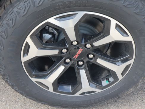 New 2026 GMC Yukon XL AT4 w/ AT4 Premium Plus Package AWD/4WD image 17