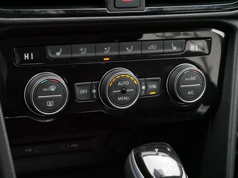 Used 2024 Volkswagen Taos SE w/ Panoramic Sunroof Package image 23