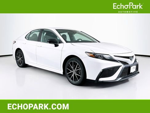 Used 2024 Toyota Camry SE image 1