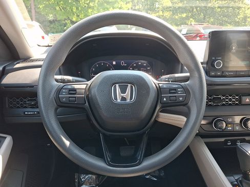 Used 2025 Honda Accord LX image 19