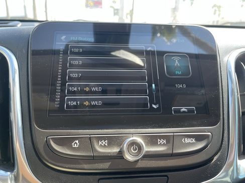 Used 2018 Chevrolet Equinox Premier image 12