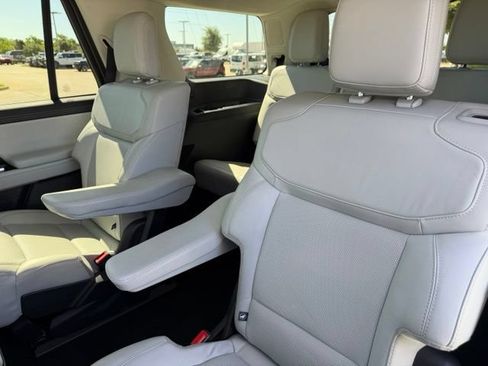 Certified 2025 Ford Expedition Platinum w/ Driver's Package AWD/4WD image 26