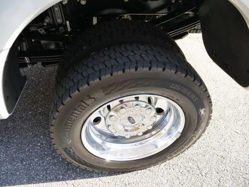 Used 2025 Ford F450 Platinum w/ FX4 Off-Road Package image 36