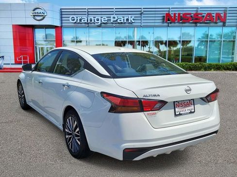 Used 2025 Nissan Altima 2.5 SV FWD image 3