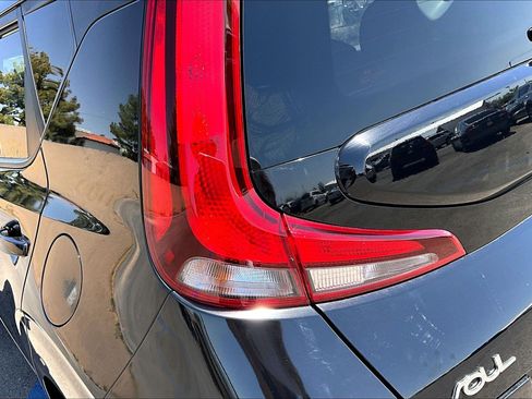 Used 2021 Kia Soul LX FWD image 29