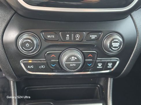 Used 2019 Jeep Cherokee Limited image 28