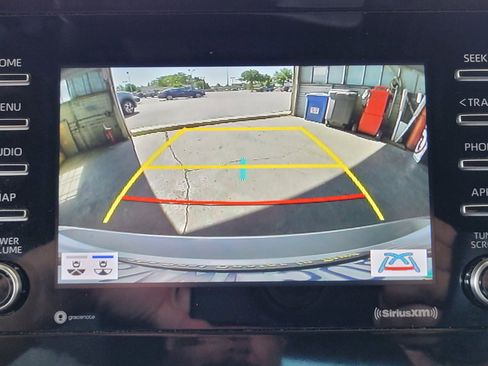 Used 2021 Toyota Camry SE w/ Convenience Package FWD image 12