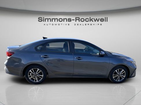 Used 2023 Kia Forte LXS image 8