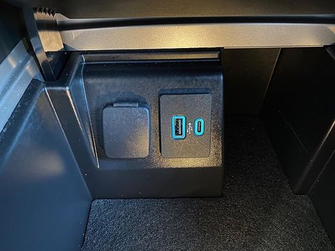 Certified 2022 Ford Explorer XLT w/ Equipment Group 202A image 55