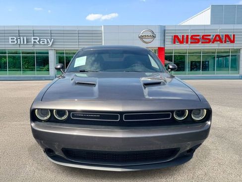 Used 2017 Dodge Challenger SXT RWD image 2
