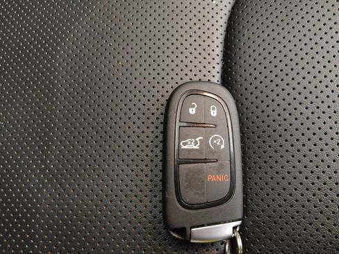 Used 2022 Jeep Cherokee Limited w/ Elite Package image 32