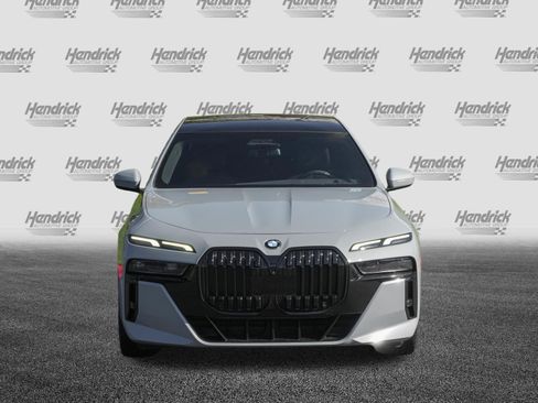 Used 2023 BMW 740i RWD image 3