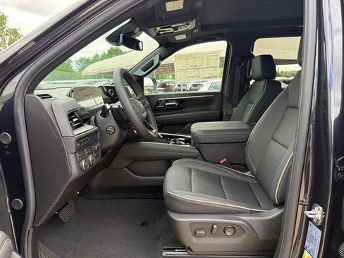 New 2026 Chevrolet Suburban Premier w/ Sun And Tow Package AWD/4WD image 34