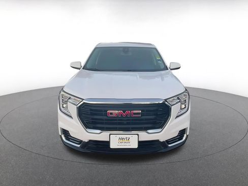 Used 2024 GMC Terrain SLE image 4
