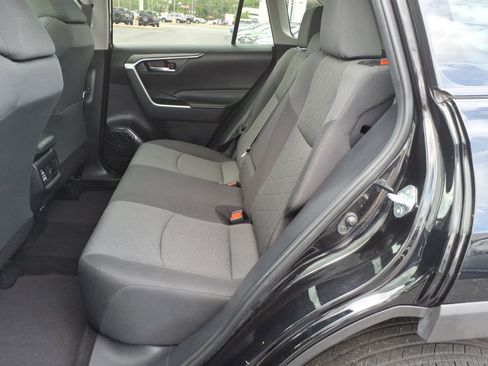Used 2022 Toyota RAV4 XLE w/ Convenience Package FWD image 9