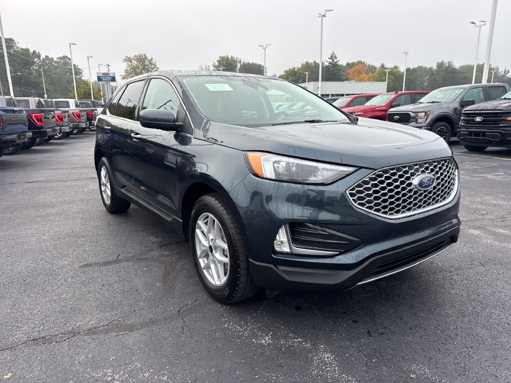 Used 2024 Ford Edge SEL w/ Convenience Package AWD/4WD image 4