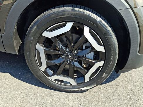 Certified 2024 Kia Telluride S w/ S Sunroof Package AWD/4WD image 8