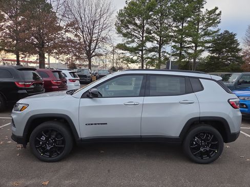 New 2026 Jeep Compass Latitude image 2
