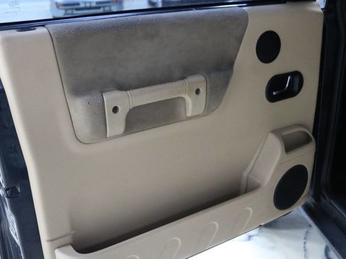 Used 2004 Land Rover Discovery HSE image 16