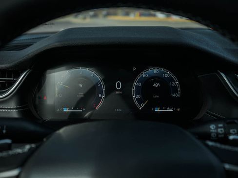 New 2025 Jeep Grand Cherokee L Altitude image 24