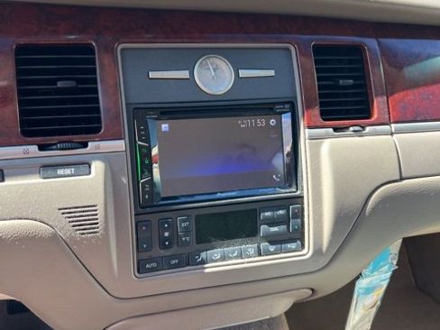 Used 2003 Lincoln Town Car Executive image 2