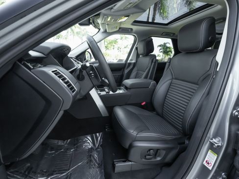 Used 2024 Land Rover Discovery S image 16