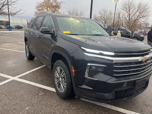 Certified 2025 Chevrolet Traverse LT image 6