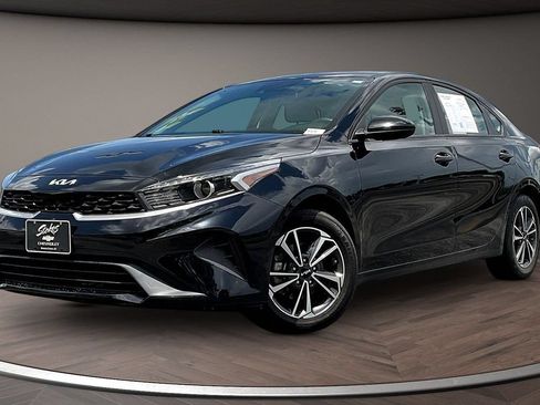 Used 2024 Kia Forte LXS FWD image 3