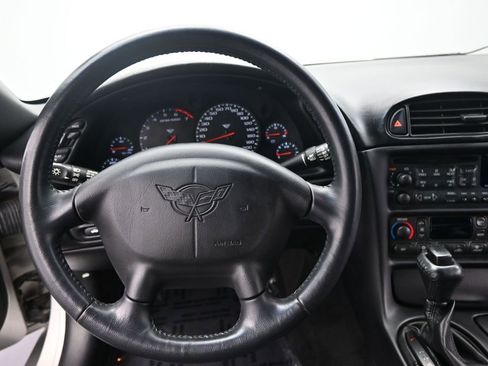 Used 2004 Chevrolet Corvette Convertible w/ Preferred Equipment Group RWD image 22