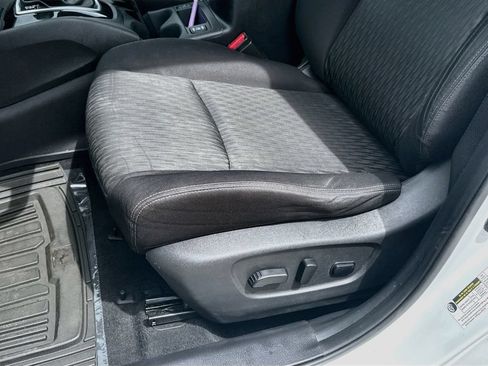 Used 2019 Nissan Rogue SV FWD image 21