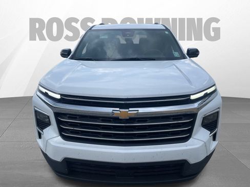 Used 2024 Chevrolet Traverse LT FWD image 2