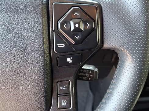 Used 2021 Toyota 4Runner Venture AWD/4WD image 18
