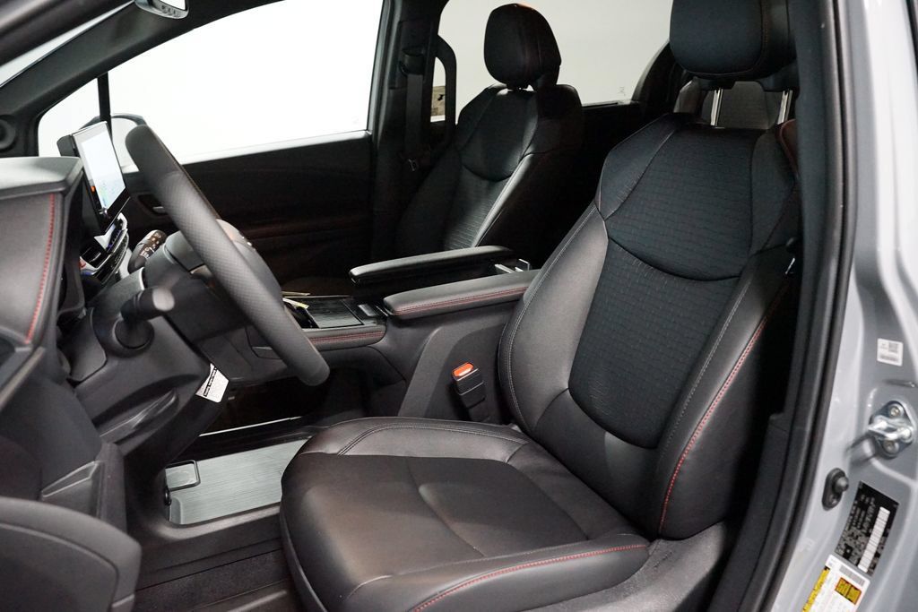 Used 2026 Toyota Sienna XSE FWD image 6