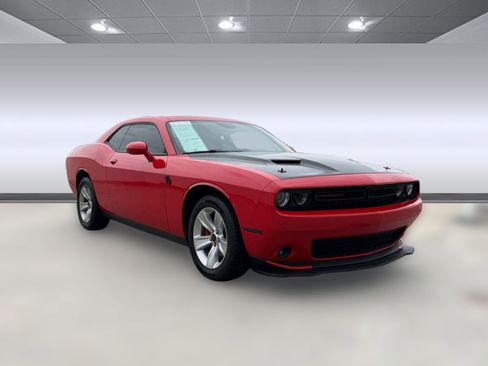 Used 2023 Dodge Challenger SXT RWD image 6