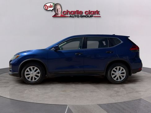 Used 2017 Nissan Rogue S FWD image 2