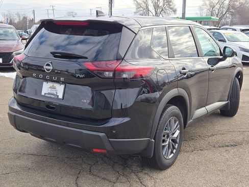 Used 2025 Nissan Rogue S image 11