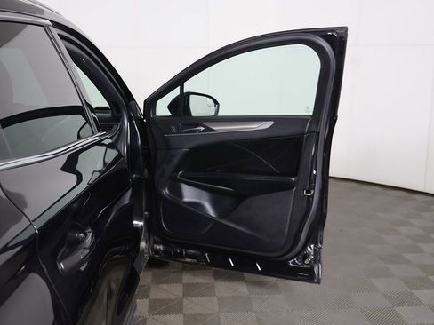 Used 2019 Lincoln MKC Premiere image 16