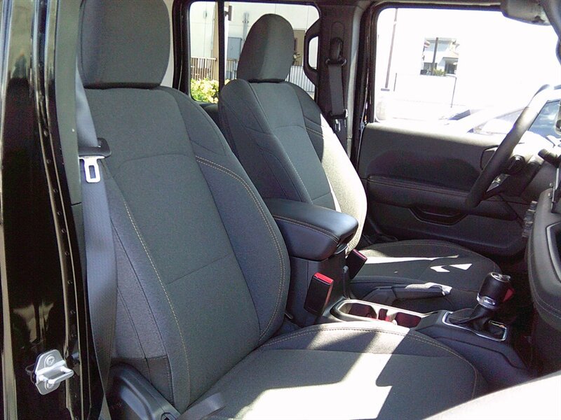 Used 2023 Jeep Wrangler Unlimited Sahara AWD/4WD image 18