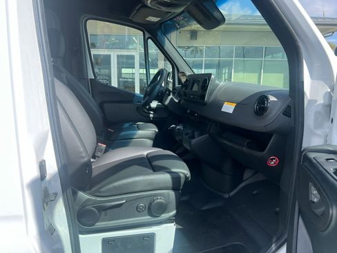 Used 2024 Mercedes-Benz Sprinter 2500 image 19