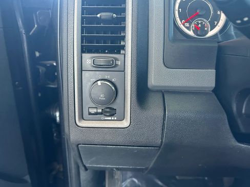 Used 2018 RAM 1500 Express AWD/4WD image 15
