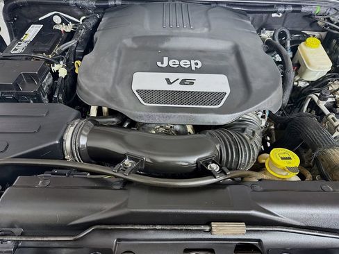 Used 2015 Jeep Wrangler Unlimited Sport image 36