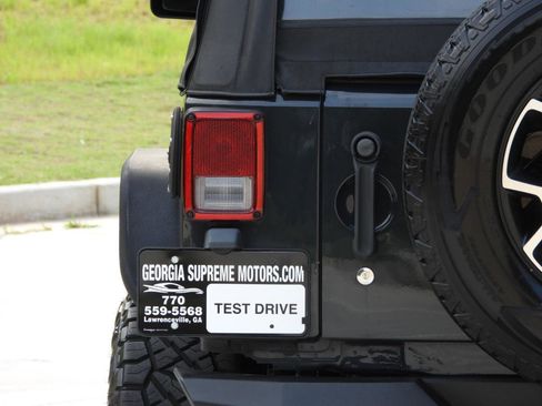 Used 2017 Jeep Wrangler Sport S AWD/4WD image 28