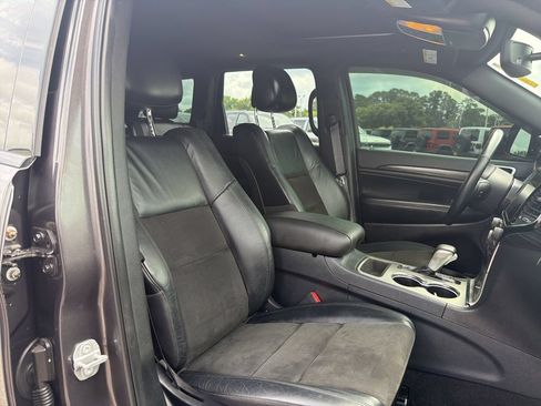 Used 2019 Jeep Grand Cherokee Altitude RWD image 23