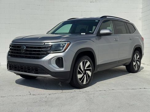 Used 2025 Volkswagen Atlas SE AWD/4WD image 9