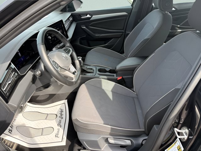 Used 2025 Volkswagen Jetta Sport FWD image 5