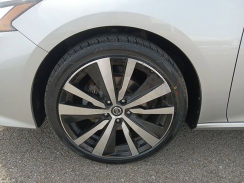 Used 2020 Nissan Altima 2.5 SR FWD image 11