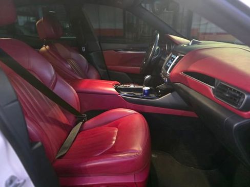 Used 2017 Maserati Levante image 12