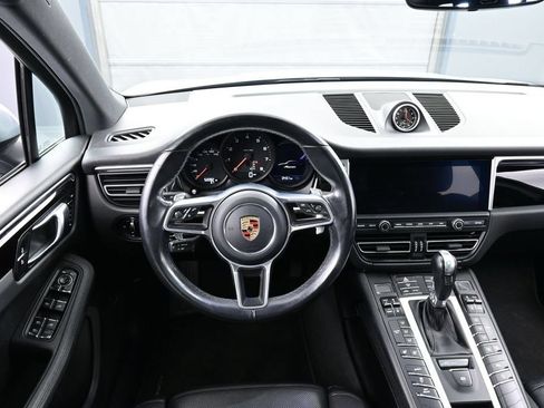 Certified 2020 Porsche Macan AWD/4WD image 17