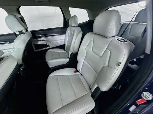 Used 2024 Kia Telluride S FWD image 28