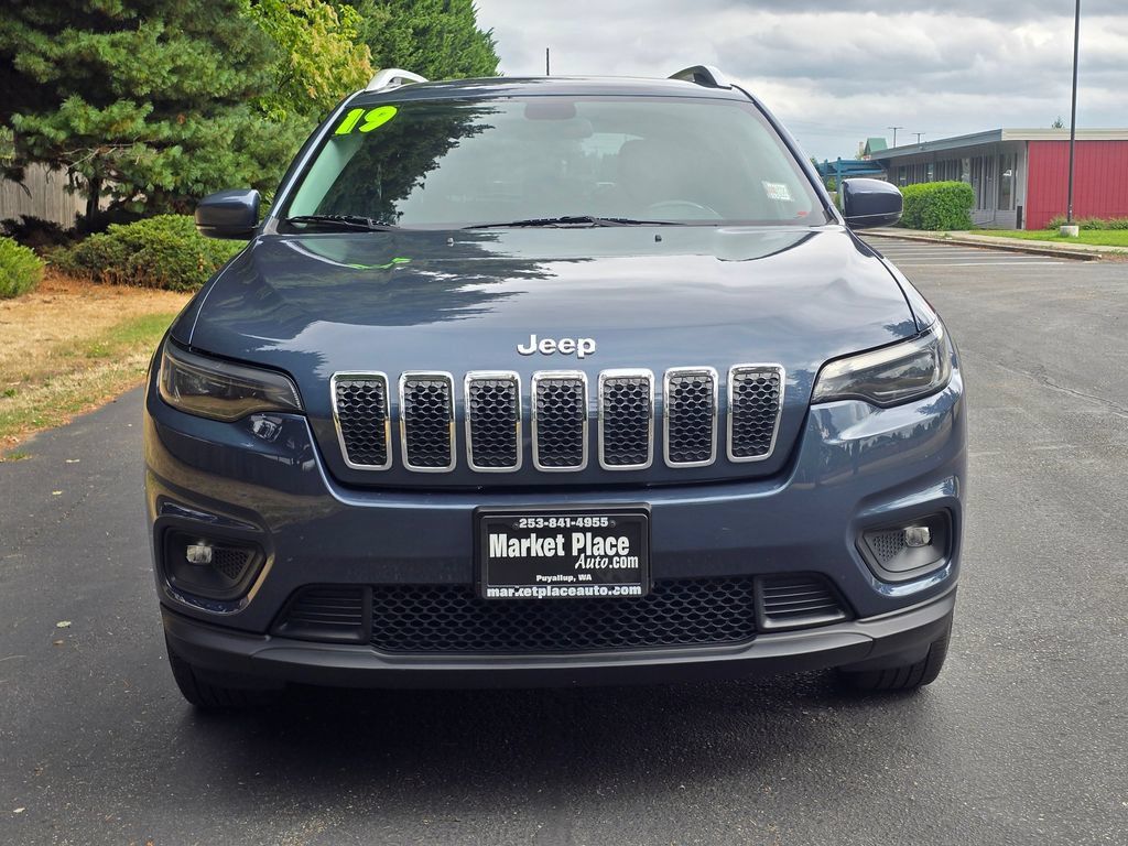 Used 2019 Jeep Cherokee Latitude Plus w/ Cold Weather Group AWD/4WD image 9